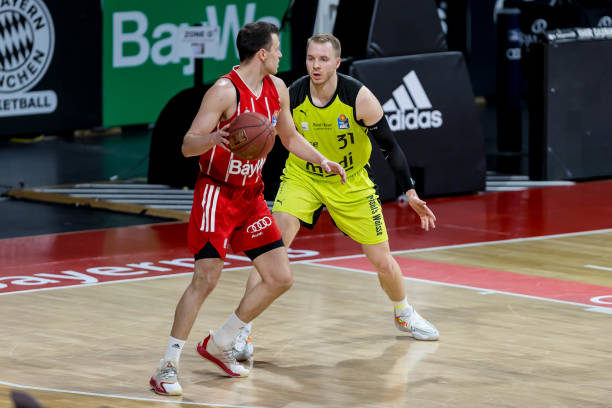 一度凭借稳 一度凭借稳